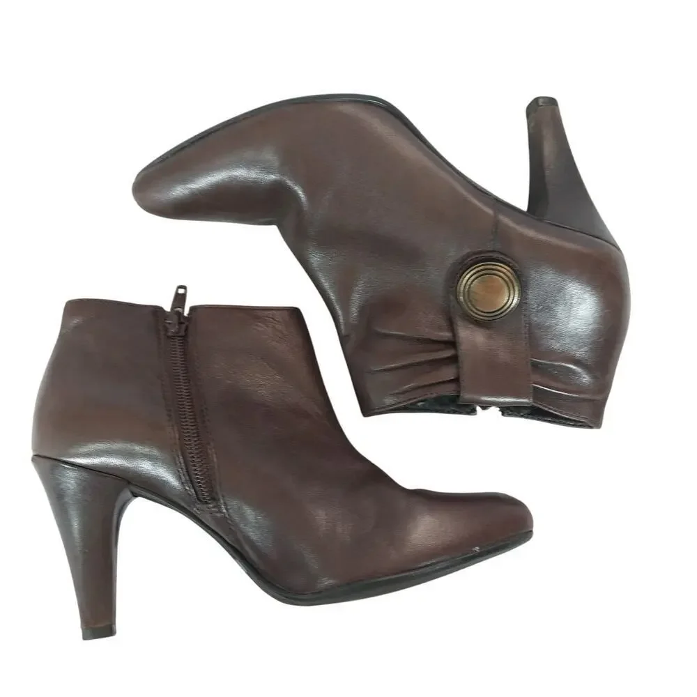 MICHELLE D.! EDPRESSO BROWN GENUINE LEATHER PLEAT/BUTTON DETAIL BOOTS! SZ 7M